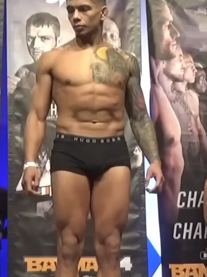 💪 Months of grinding. Countless hours in the gym. The sacrifice, the discipline, the early mornings, the late nights, it all comes down to this moment. Stepping on stage at weigh-ins isn’t just about the physique, it’s about proving that the work behind the scenes pays off. Every flex is a reminder that nothing is given, everything is earned. 🔥 This is more than just training, it’s dedication, focus, and the will to push past limits. Time to show the results. 👊 #workout #sports #fitness #mma #ufc #boxing