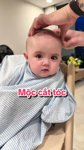Mộc lần đầu cắt tóc