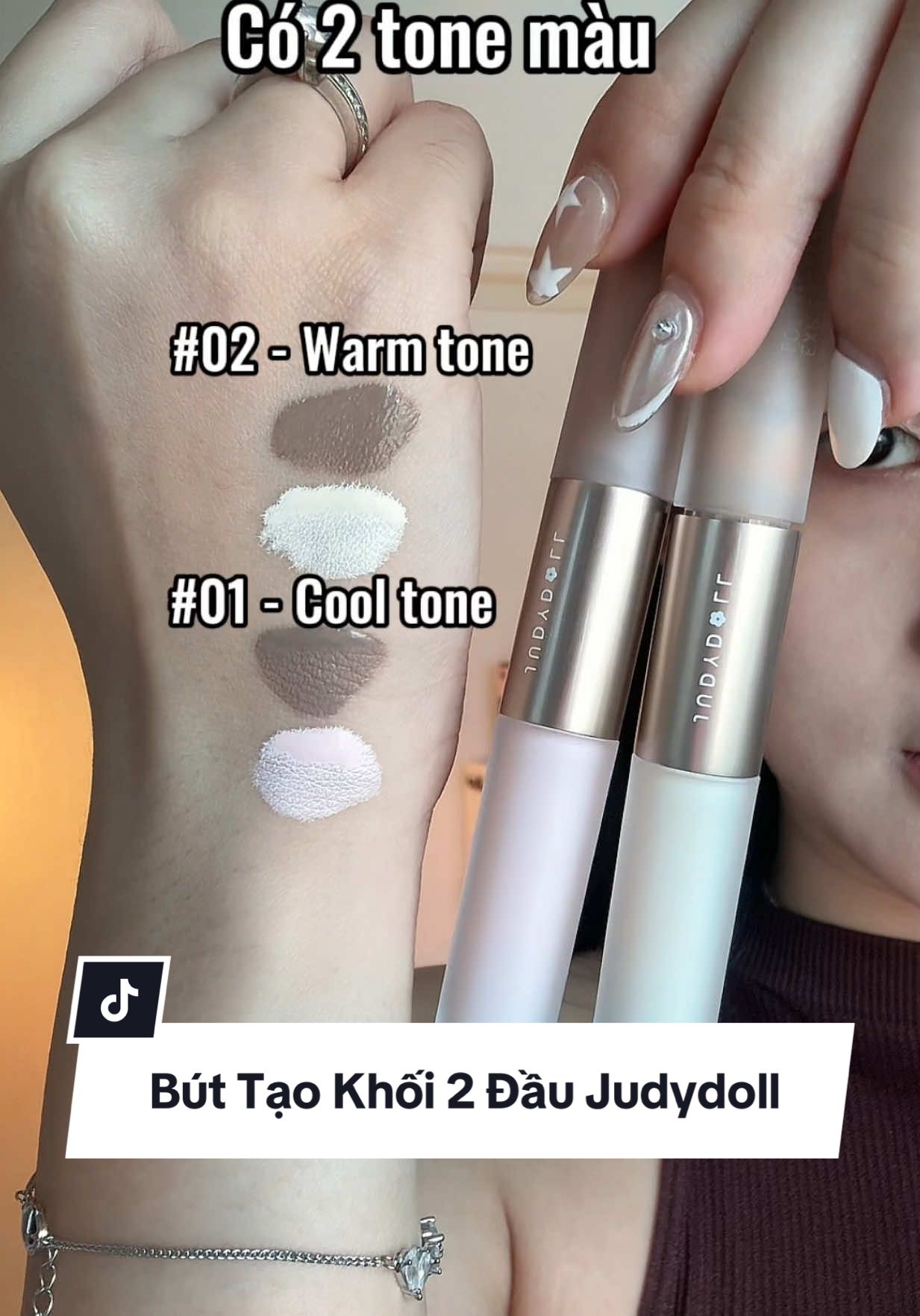 Em kem tạo khối che khuyết điểm này của nhà Judydoll dùng vừa tiện lợi, lại nhỏ gọn, chỉ với vài thao tác là khuôn mặt sắc nét có điểm nhấn liền #liquidhighlightcontour #judydollvn #buttaokhoihaidau #kemhighlight #makeup 