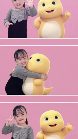 COBA TREND VIA GEMINI.AI 1. Pergi ke google chrome 2. Cari gemini ai 3. Pilih logo foto 4. Lalu klik + 5. Masukan 2 foto (foto kamu dan foto animasi) 6. Lalu ketik prompt 👇  Edit foto ini dengan karakter animasi ini, jadikan 3 foto berjejer vertikal ala photobooth background pink, dengan pose yang berbeda-beda.lucu dan unik, wajahku tetep asli jangan di ubah. #geminiai #nailong #trendeditfoto #trend #outfitanakperempuan 