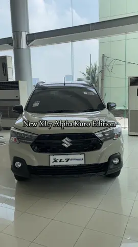 New XL7 Alpha Kuro Edition🔥 Terdapat beberapa perubahan nih di bagian aksesorisnya seperti garnish bumper, lampu, dll. Mau tau lebih banyak apa aja perubahannya, boleh langsung kontak aja ke hanif di 0822 1155 4407 #fyp #xl7 #xl7alphakuro #promosuzuki #suzukiindonesia 