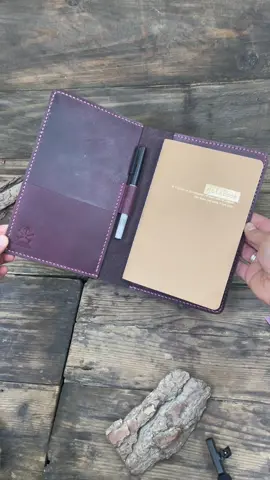 كڤر دفتر من الجلد الطبيعي leather notebook cover , صناعة وخياطة يدوية #jordan #leather #صناعة_يدوية #الامارات #الرياض 