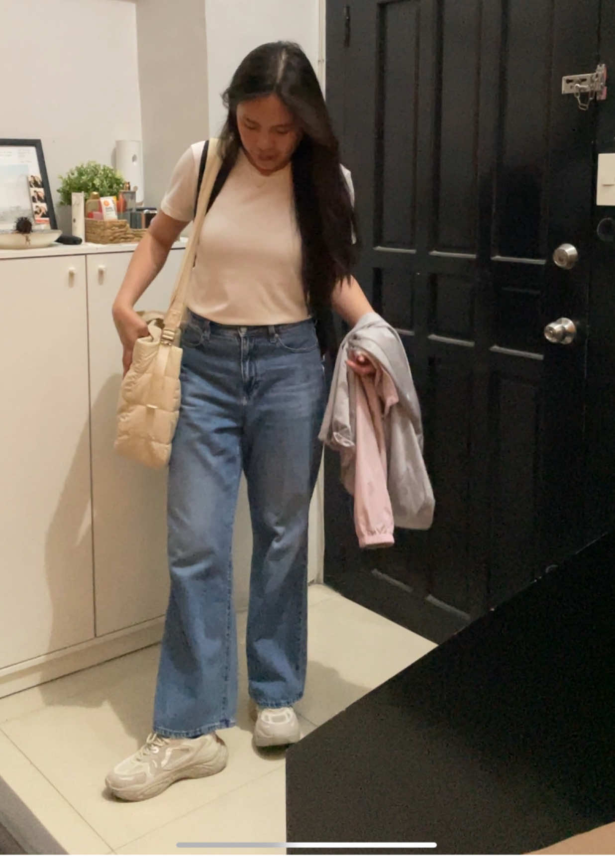 GRWM: 13 mins before heading to the airport  #earlymorningflight #grwmroutine #corollashoes #rubbershoesforwomen #casualshoesforwomen 