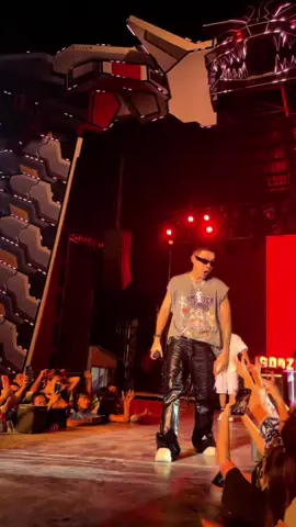 ကိုလွမ်းပိုင်လေး ခုန်လိုက်တာ အပေါက်ထဲ ပြုတ်ကျသွားတယ်🥺