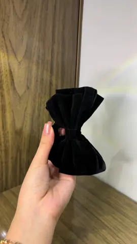 Kẹp tóc nơ nhung siêu hot các hot girl bán đang được tiktok shop trợ giá mấy bà ơi  #keptocxinh #kepnonhung #keptockimanhbui 