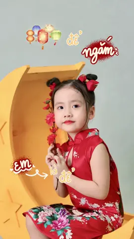 Mẹ dọn điện thoại thấy ảnh bạn Sóc hồi bé thấy 