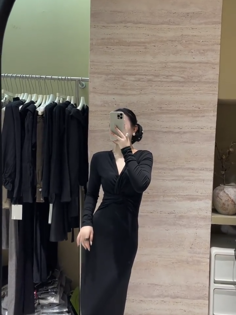 แม็กซี่เดรส แขนยาวคอวี ทรงเอ ผ่าหลัง ดีเทลผ้าสอดไขว้ด้านหน้า Dress พรางหุ่น ชุดออกงาน หรูหรา #แฟชั่นผู้หญิง #เดรส 