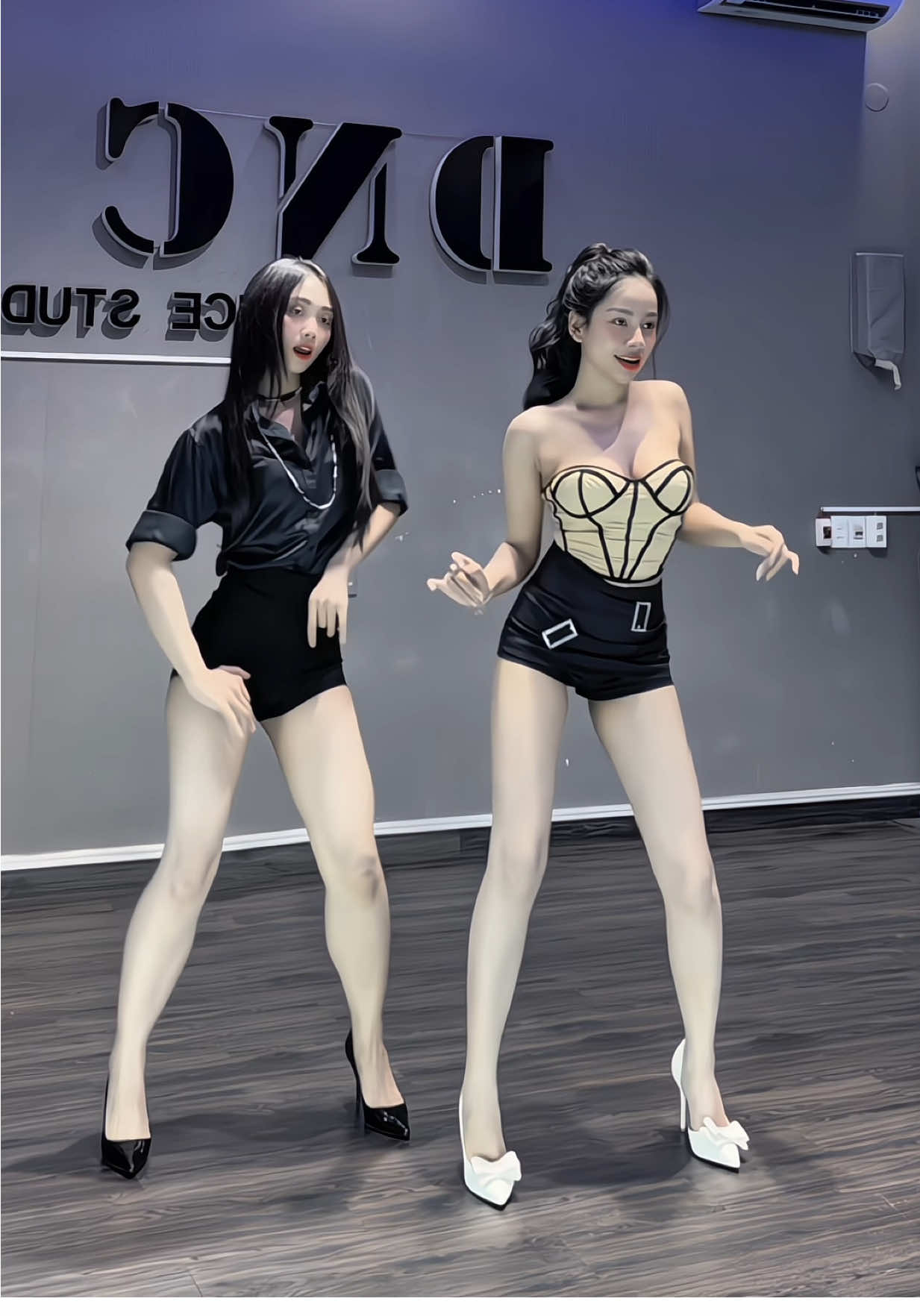 Tiệc tùng gì chưa người đẹp 🥂 