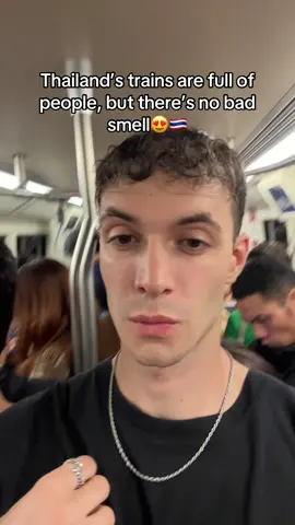 So Many People… But No Smell?! 🤯 🇹🇭 #fyp #fypage #thailand🇹🇭 #bangkok 