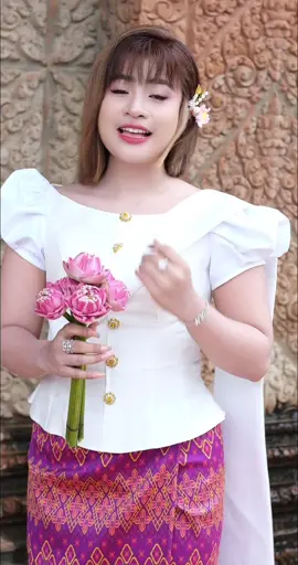 យប់នេះម៉ោង3ស្រីក្រោកដាំបាយ 😉🙏🏻 Make up by : Sothyko Pen Hair by : Arm SovanDara Camera : Oraka  ឆ្នៃម៉ូតសម្លៀកបំពាក់ដោយ : NARYA Fashion