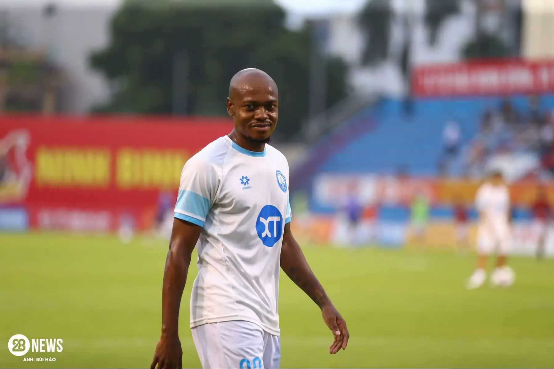 Percy Tau, cầu thủ đầu tiên từng thi đấu tại Ngoại Hạng Anh, Laliga và nhiều đấu trường lớn tại Châu Âu xuất hiện tại sân chơi V.League 🥳  Ảnh: Bùi Hào/28 news. #theanh28 #tiktoknews #theanh28news 