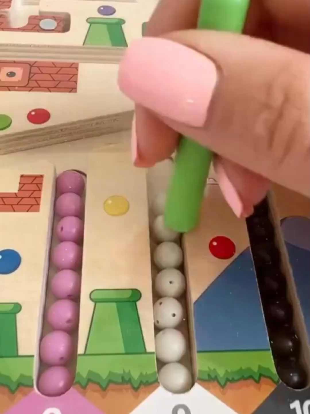 🎯 Brinquedo Labirinto Magnético Montessori 🎯 Estimule a criatividade e o aprendizado do seu filho com este labirinto magnético de cores e números. Ajuda no desenvolvimento da coordenação motora, raciocínio lógico e reconhecimento de cores e números de forma divertida. ✔ Dois níveis de desafio: combinar cores ou números ✔ Estrutura em madeira grossa e acrílico seguro ✔ Varinha magnética para guiar as bolinhas ✔ Leve, portátil e resistente 👉 Comente 