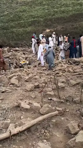 تیراہ اکاخیل میں جیٹ جہازوں کی بمباری سے شہید ہونے والوں کے تباہ شدہ گھر دیکھ ہر انکھ اشکبار ھے حالات دیکھ کر تیراہ بھی غزہ جیسا لگا 