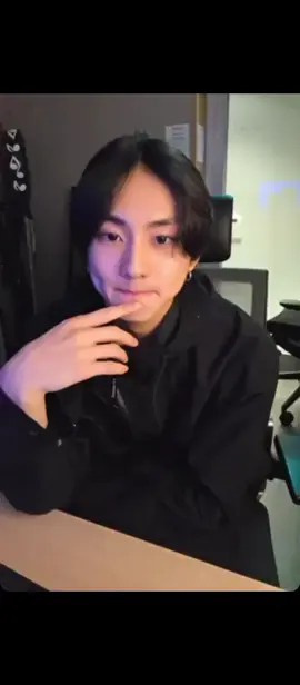 tunaw na po opo🧎🏻‍♀️😫 #jungwon jungwon is currently live!! #fyp #engene #kpopfyp 