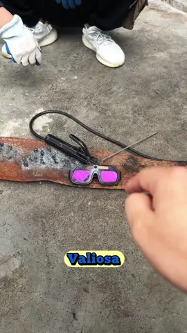 Every spark, fully protected. Welding has never been this safe.” #protectyoureyes #weldingsmart #safetyglasses #worksmarter #tooltok