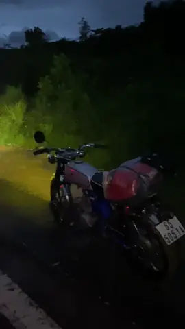 Đã Khánh Lê mà còn thêm combo trời mưa + tối nửa, sương mù không thấy đường chạy lạnh tê tay