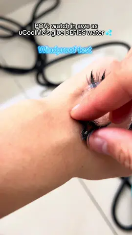 Look this glue it’s sooooo waterproof #makeuptutorial #tiktokmademebuyit #viralmakeup #falseeyelashes #partymakeup #diylashes #ucoolmelashes #ucoolme #diylashesathome #lashglue #waterproof #fyp 
