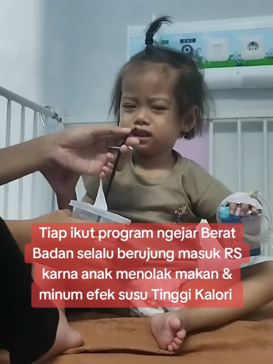 Jadi pejuang BB emang gak mudah, hampir setahun aku off buat ngejar berat badan anak, karna mau fokus fisioterapi,  Skrg mulai berjuang lagi krna udah di fase stunting, dan butuh asupan susu tinggi kalori, tapi efek susu bikin anakku menolak makan dan minum, endingnya dia demam lalu dehidrasi dan harus di ranap selama 4hari ,,  Alhamdulillah skrg anakku sudah sehat seperti biasa,, tapi sampai saat ini masih susah makan hanya masuk 2-3 suap aja ,  semoga bbnya bisa ttep naik walau asupan dari makanannya kurang 🤲🥺 #pejuangbb #stunting #fyp #toodler