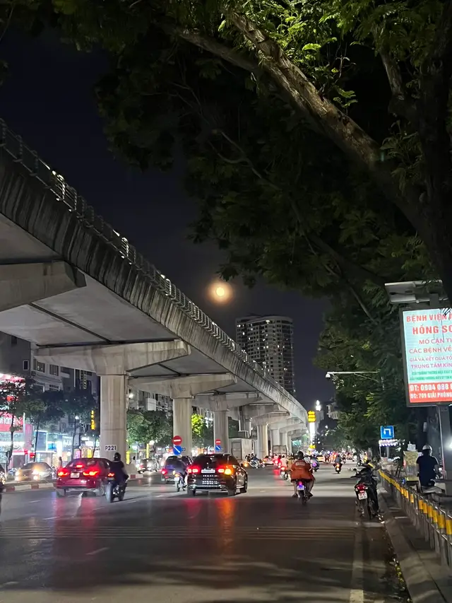 Có những người, thích ngủ nhưng không bao giờ ngủ đủ giấc. Không thích đi làm nhưng đi không thiếu ngày nào.. #hanoichill #hanoi #xh #xuhuongtiktok 