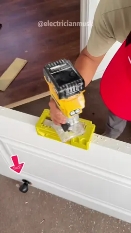 Awesome door hinge installation kit#tiktokshop #bluecollar #diyer #carpenter #tracksaw #plumber #tool #drywaller #electricianlife 