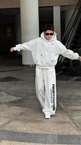 Mưa rơi ướt áo anh rồi #ngocoutfit #muataitiktokshop #hoodie 