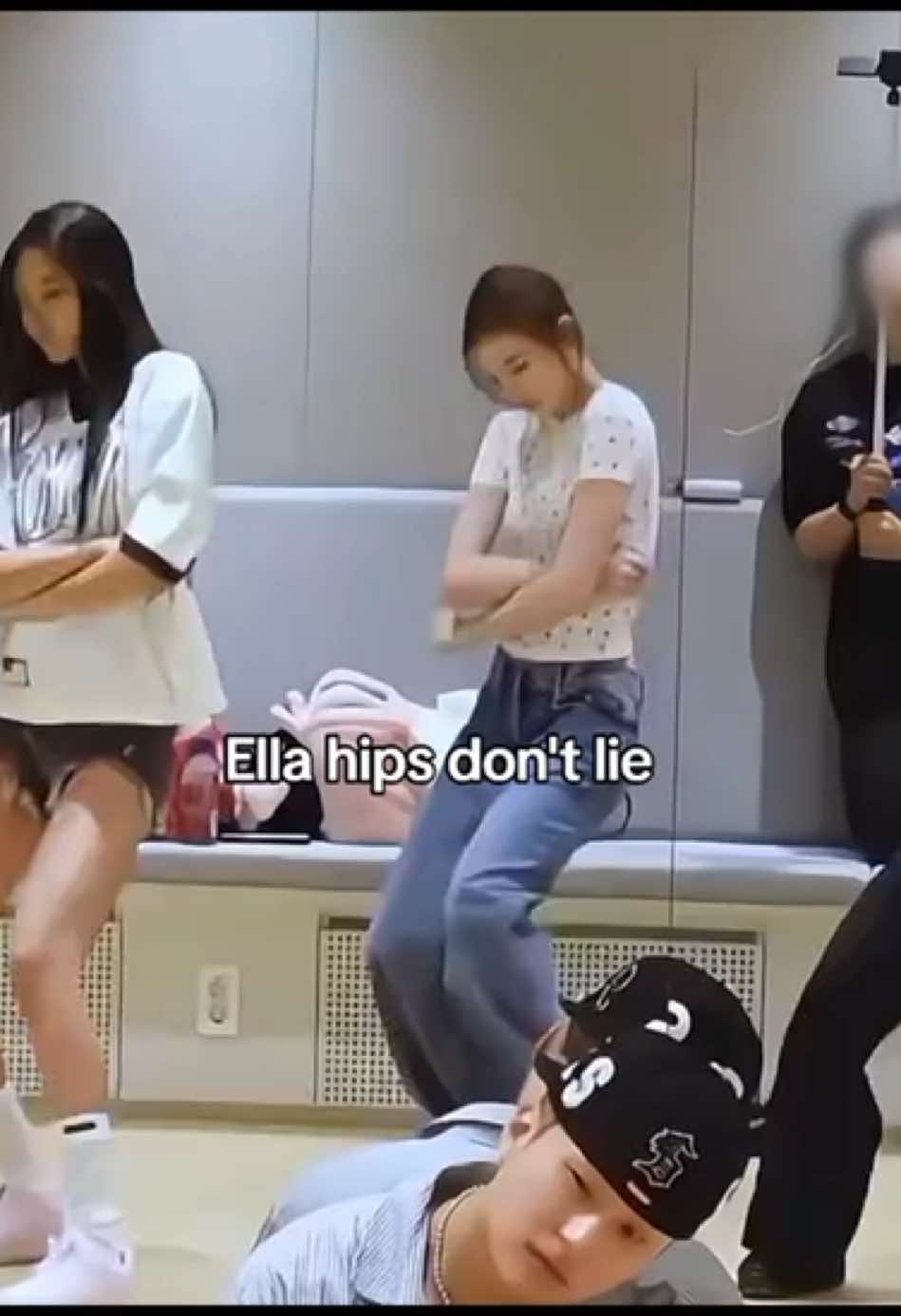 i love her flexibility when dancing #ELLA #MEOVV #THEBLACKLABEL