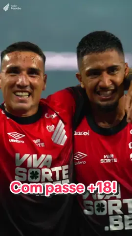 Passe +18 do @Leozinho. Cruzamento perfeito do Benavídez. Peixinho do Peixoto!  #athletico #athleticopr #gol #tiktokesportes 
