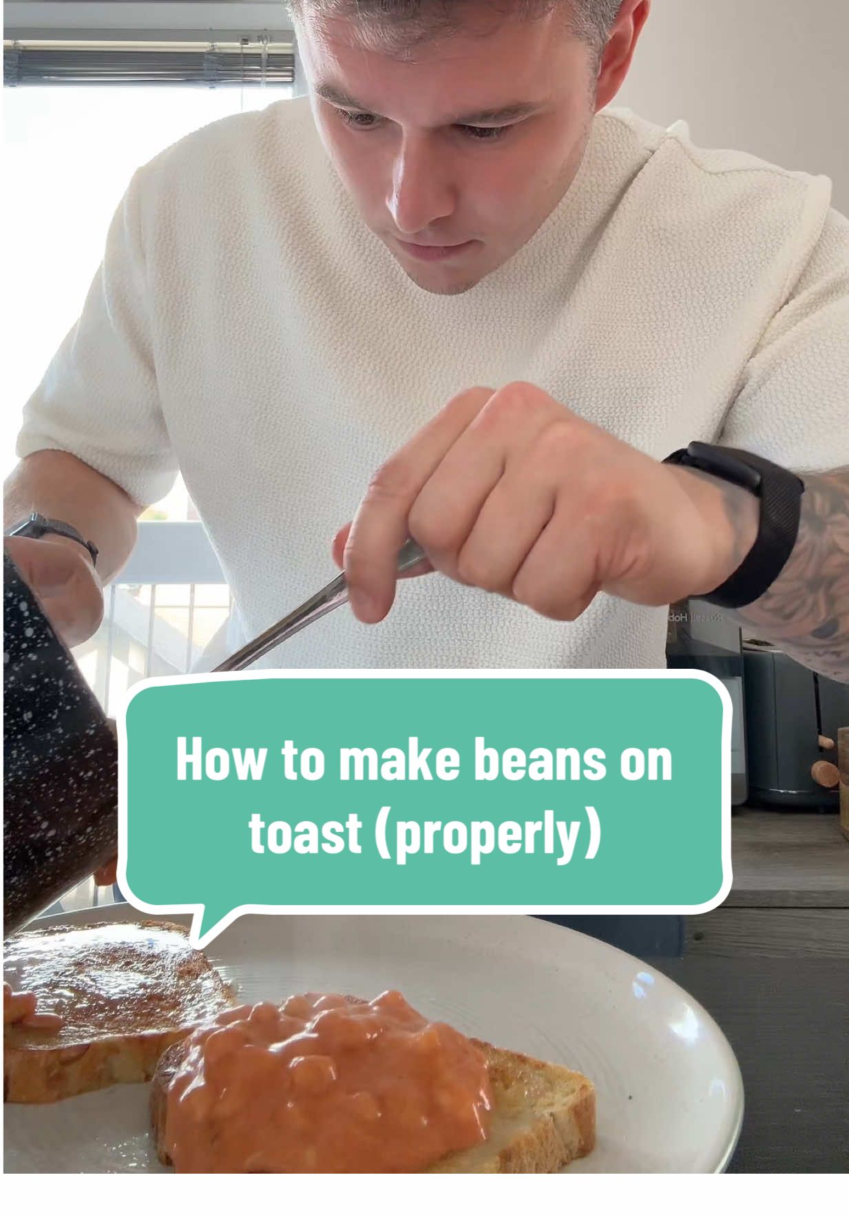 Replying to @travisashley187 🏴󠁧󠁢󠁥󠁮󠁧󠁿 How to make beans on toast PROPERLY! 🫡 #beansontoast #america #cooking 
