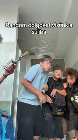 Legyen part 2?🚨 #bringingrandomthingstoschool #magyar #fyp #foryoupage #vicces 