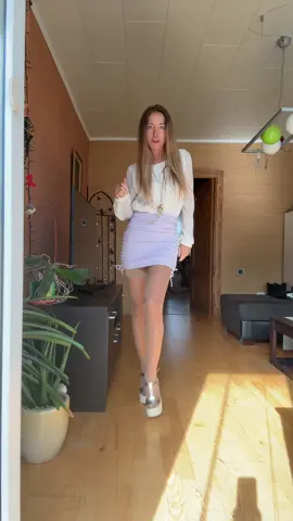 #tights #skirt #heels #outfitinspo #fashiontutorial 