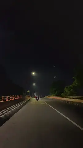 Aku masi ingat bagaimana aku tersenyum dalam perjalanan pulang setelah kita bertemu untuk pertama kalinya #semarang #jolotundosemarang #galaubrutal #sadstory #fyp