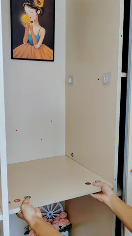 If you don’t want to drill holes in the cabinet to install partitions, you can use this partition support. It is very good for being firmly glued and bearing weight. You can also use it to repair broken ones! #partitionholder #cabinet