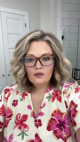 I mean I think that there has to be a better system🤣 #sizes #womensclothing #womenssizing #plussizefashion 