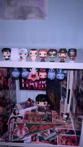 Фигурки из изнанки светятся хуже  #strangerthings #kinderjoy #оченьстранныедела #осд #fyp 