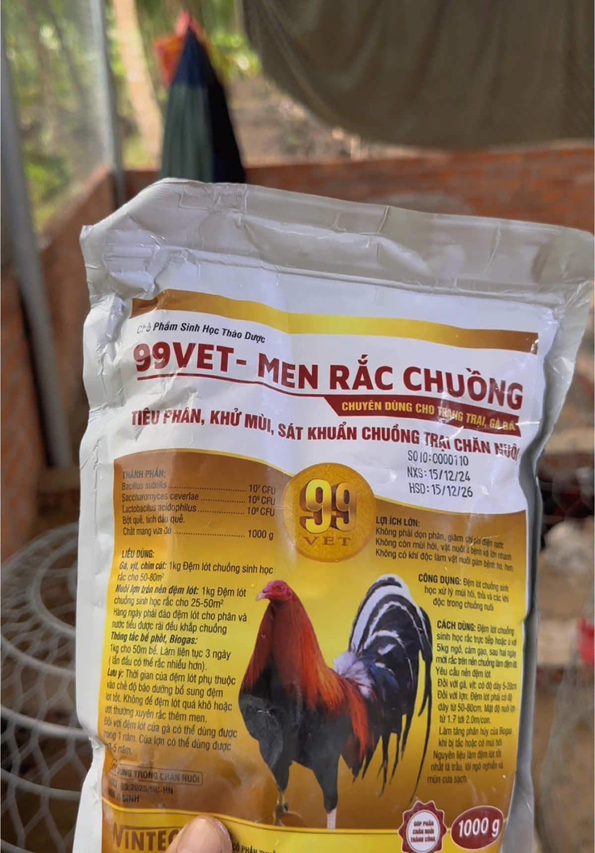 Vệ sinh chuồng trại bằng men rắc chuồng #xuhuong #ga #menracchuong #ductra71 