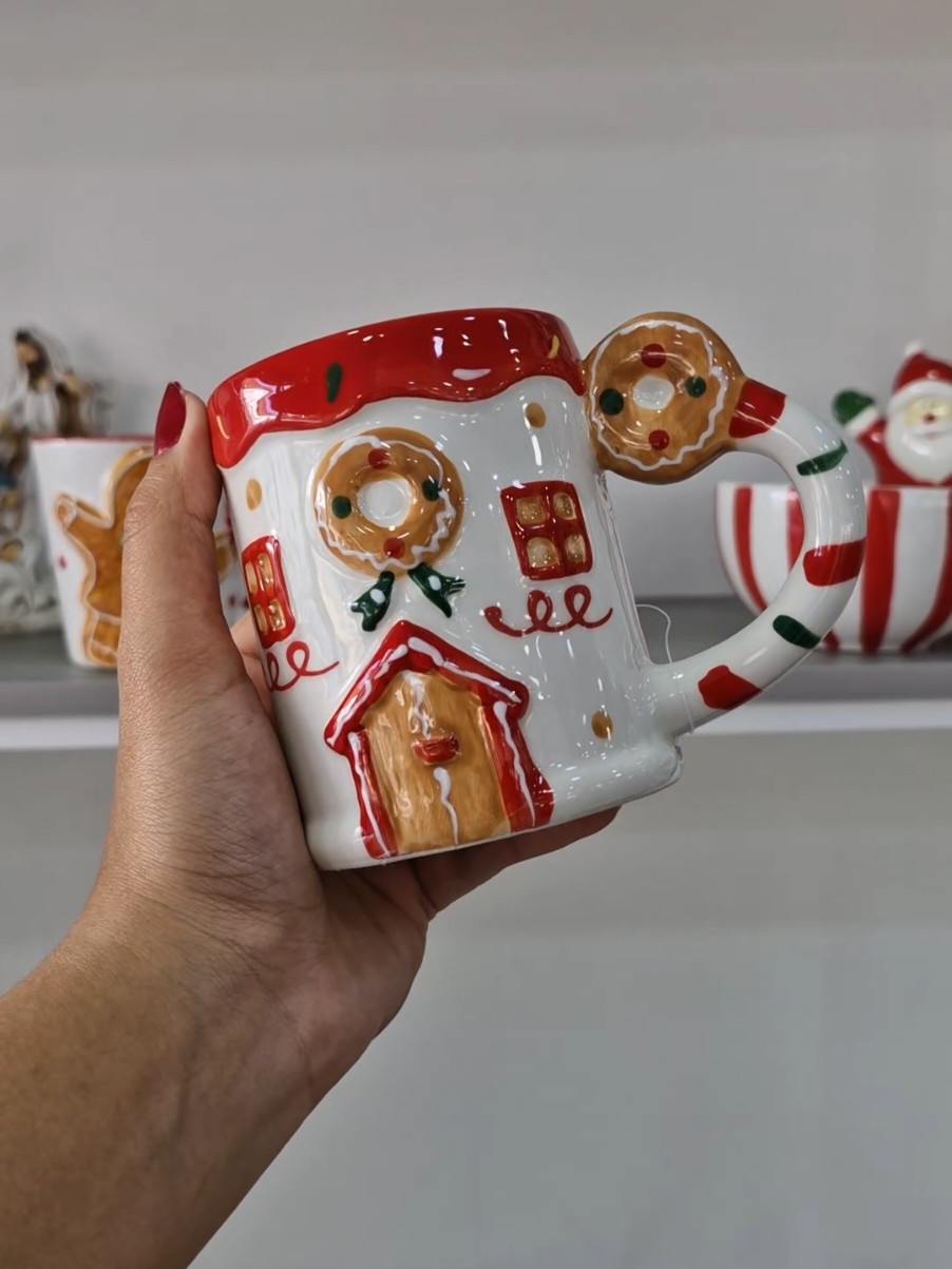 Nossas canecas natalinas 😍 📍Disponível em nossa loja física 🛒 E também no site (carmellapresentes.com.br/) . . . . . . #natal  #decoracaodenatal  #natal2025  #fypppppppppppppppppppppp  #decoracao 