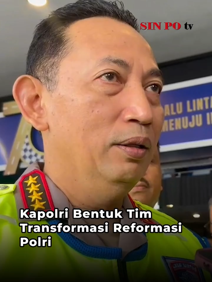 Kapolri Bentuk Tim Transformasi Reformasi Polri. Kapolri Jenderal Listyo Sigit Prabowo membentuk Tim Transformasi Reformasi Polri untuk menindaklanjuti harapan dan masukan dari publik. Pembentukan tim ini tertuang dalam Surat Perintah Nomor 2749/IX/2025 tertanggal 17 September 2025.  #sinpotv  #reformasipolri #transformasipolri #kapolri #listyosigitprabowo#pelayananpublik #sinponewstv #berita #beritatiktok #beritaterkini #fyp #viral #tranding