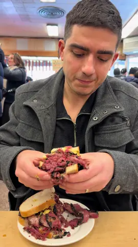The most overwhelmed I felt eating a sandwich 🤣 #katzsdeli #pastramisandwich #pastrami #pastramionrye #katzsdelicatessen 