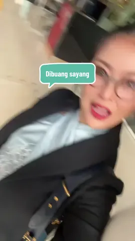Dibuang sayang , very late posting yaa bestie , acaranya udah lama, baru kuposting aja, ini waktu dateng ke acara ultah 50th #larocheposay 🥰 . . . #foryoupage #foryou #fyp #fypシ゚ 