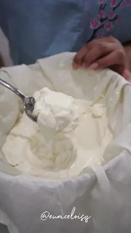 HOMEMADE YOGHURT 🥛 Ingredients: 1 liter UHT Milk 3 tbsp plain yoghurt with live cultures #homemadeyoghurt #greekyoghurt #euniceloisss 