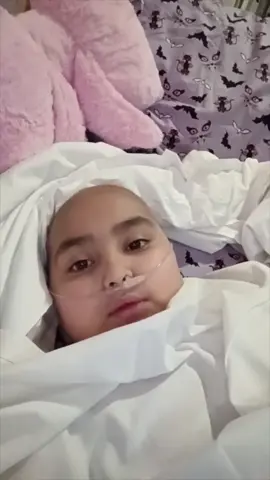 The family wanted us to share Sophia’s story with you because prayers are needed. She has a very tough week as she will battle with her life against Leukemia with chemotherapy. Doctors are saying this will be difficult..pero mi madre siempre decía para Dios NADA ES IMPOSIBLE… All she wanted was a video of me singing, but I showed up to her room in Houston and sang to her the songs she loves to hear. This is life, and life is hard. Hold on to your loved ones for tomorrow is never promised. PLEASE do not thank me, instead thank her and keep her in your prayers. Her name is Sophia Alessandra Hernandez and she is 9 years old. Gracias madre por darme la fuerza de estar allí y gracias amigos de Rosenberg por orar por ella, que Dios los bendiga. #sophiastrong #fyp #fypシ #foryoupage #foryou 