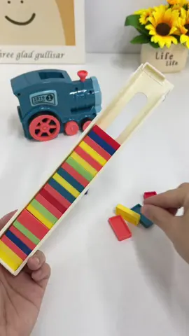 It's a very puzzle and interesting domino train. It can automatically place dominoes. It's really interesting#childrentoys #toys #tiktokshop #domino #toytrain 