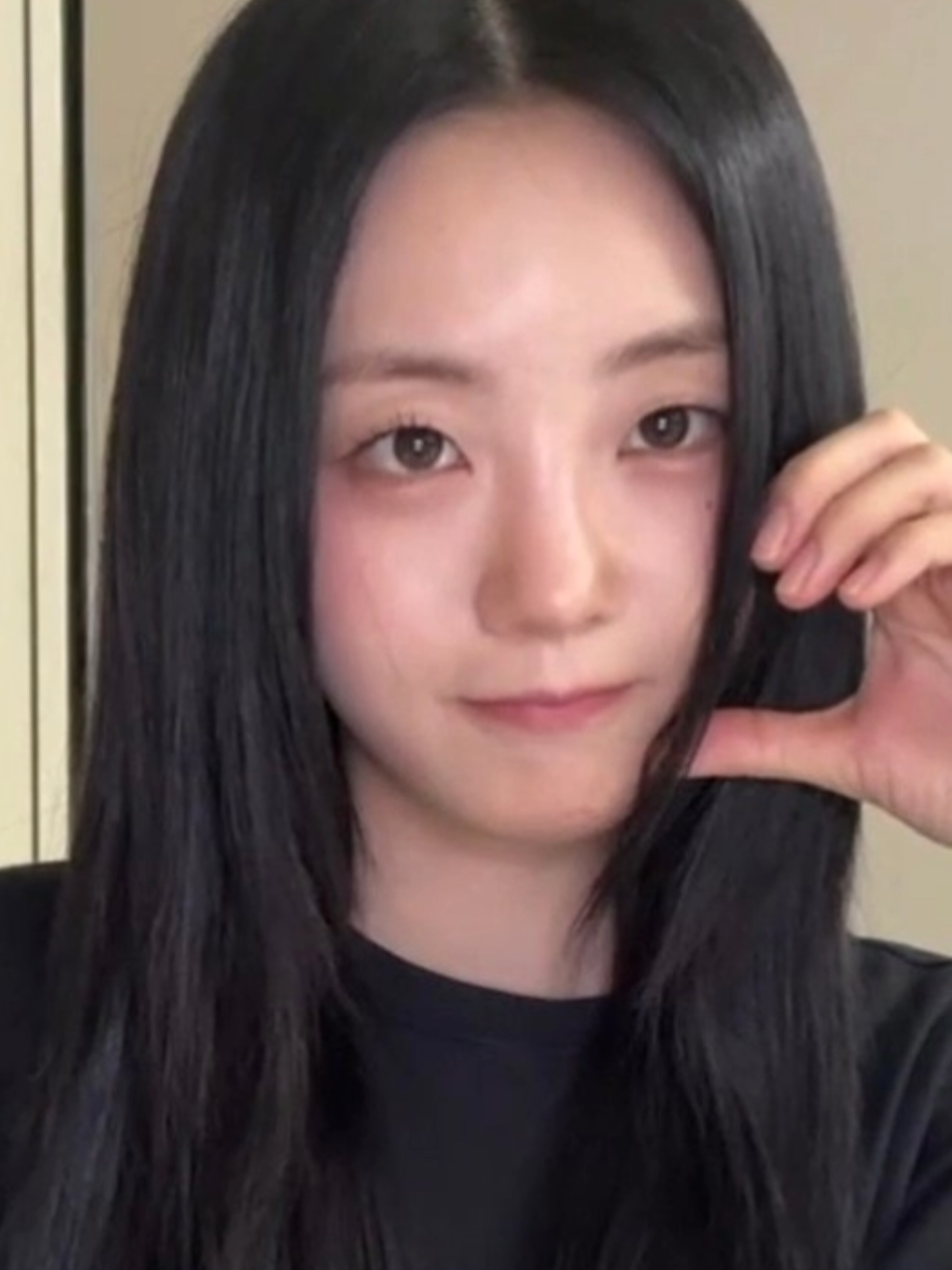 Yi Hyun ya terminó el live en Fromm  Yi Hyun deseó buenas noches a todos. Mi mamá, te quiero muchísimo 💓💓  #choyihyun #조이현 #namra #aouad2 #viral 