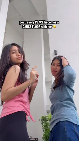 pov : every PLACE becomes a DANCE FLOOR with her 🤣 #fyp #fypシ゚viral #foryoupage #artist #duerramitilda