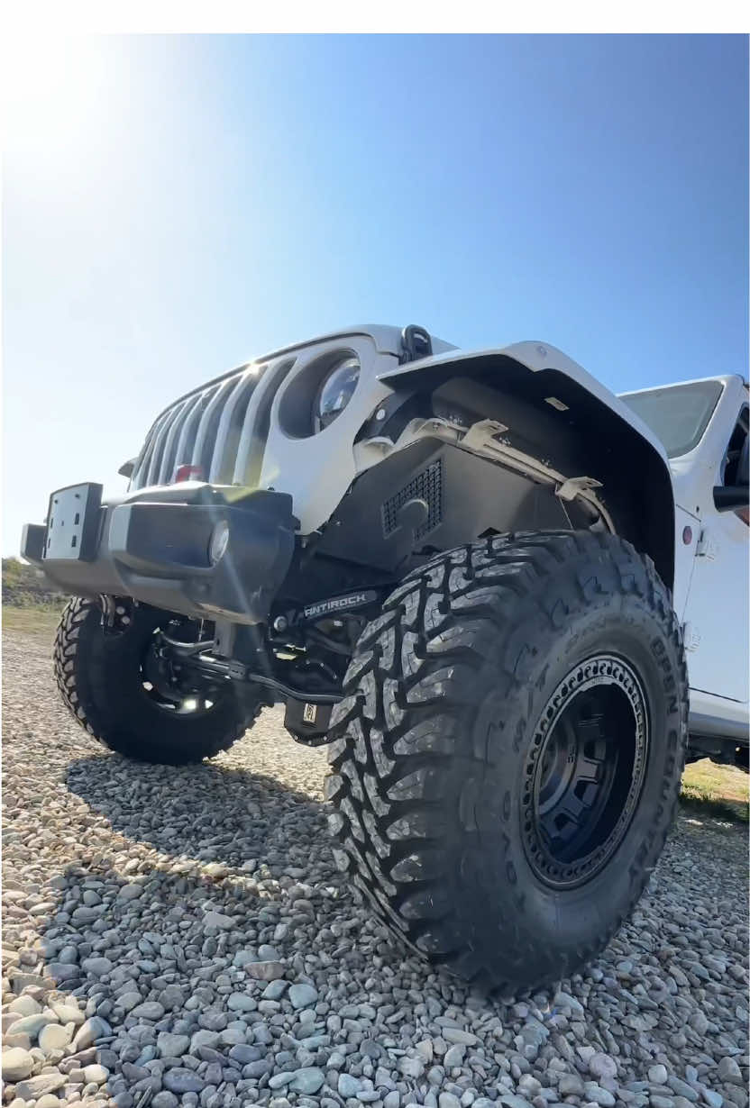 Rolling the Gladiator out for the first time after all the @RockJock4x4 @Artec Industries  and DV8 components were installed. @WayneDick 