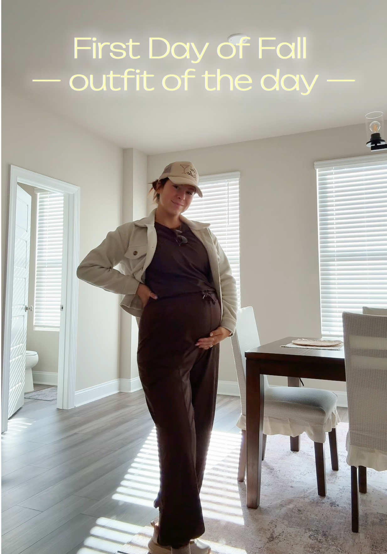 Happy Monday - fall is here 🍂🌳🧥👢 #falloutfits #pregnancy #baby #fallbaby #OOTD 