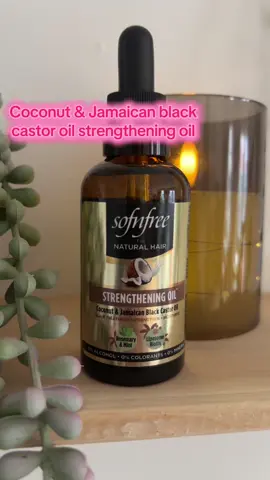 This Sofn’Free Strengthening Oil is literally a game changer 🙌🏽✨ Jamaican Black Castor Oil + Coconut = shine, strength, and no more dry ends! Your hair will thank you later 💆🏽‍♀️💖 #HairTok #SofnFree #JamaicanBlackCastorOil #CoconutOil #healthyhairjourney 
