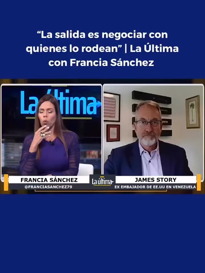 🎙️“Yo soy diplomático de raíz. Y yo creo que siempre hay espacio para negociaciones. Pero negociar con un narcoterrorista es bien difícil. Negociar con quienes lo rodean, tal vez es la salida.” En entrevista con Francia Sánchez, el exembajador de Estados Unidos en Venezuela, James Story, aseguró que “hemos tratado de negociar con Maduro, pero nunca quería abrir espacio para compartir el poder en el país”. Sobre el narcotráfico, recordó: “Siempre sabíamos que un 20% de la cocaína que salió de Colombia hacia el norte pasó por Venezuela. 95% de los aviones cargando drogas salen de Zulia para Centroamérica y México. Chávez y también Maduro estaban involucrados en ese negocio.” 