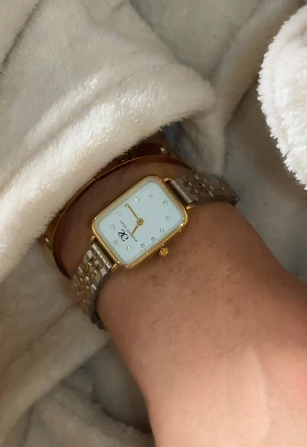 Relógio Feminino Quadrado Square Madison Diamond Bicolor Gold @saintgermainbrand ✨ 🏷️A-GABIBAGAGISGPA (10% OFF)  #saintgermain #relegio #look #fy