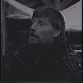 I wish they didn't cut off his hand  💔#جيمي #gameofthrones 